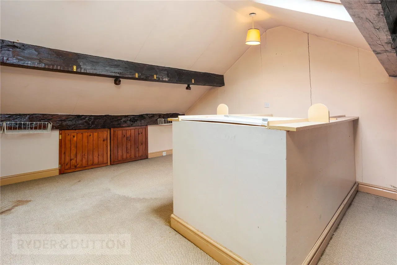 Manchester Road, Greenfield, OL3, photo 19