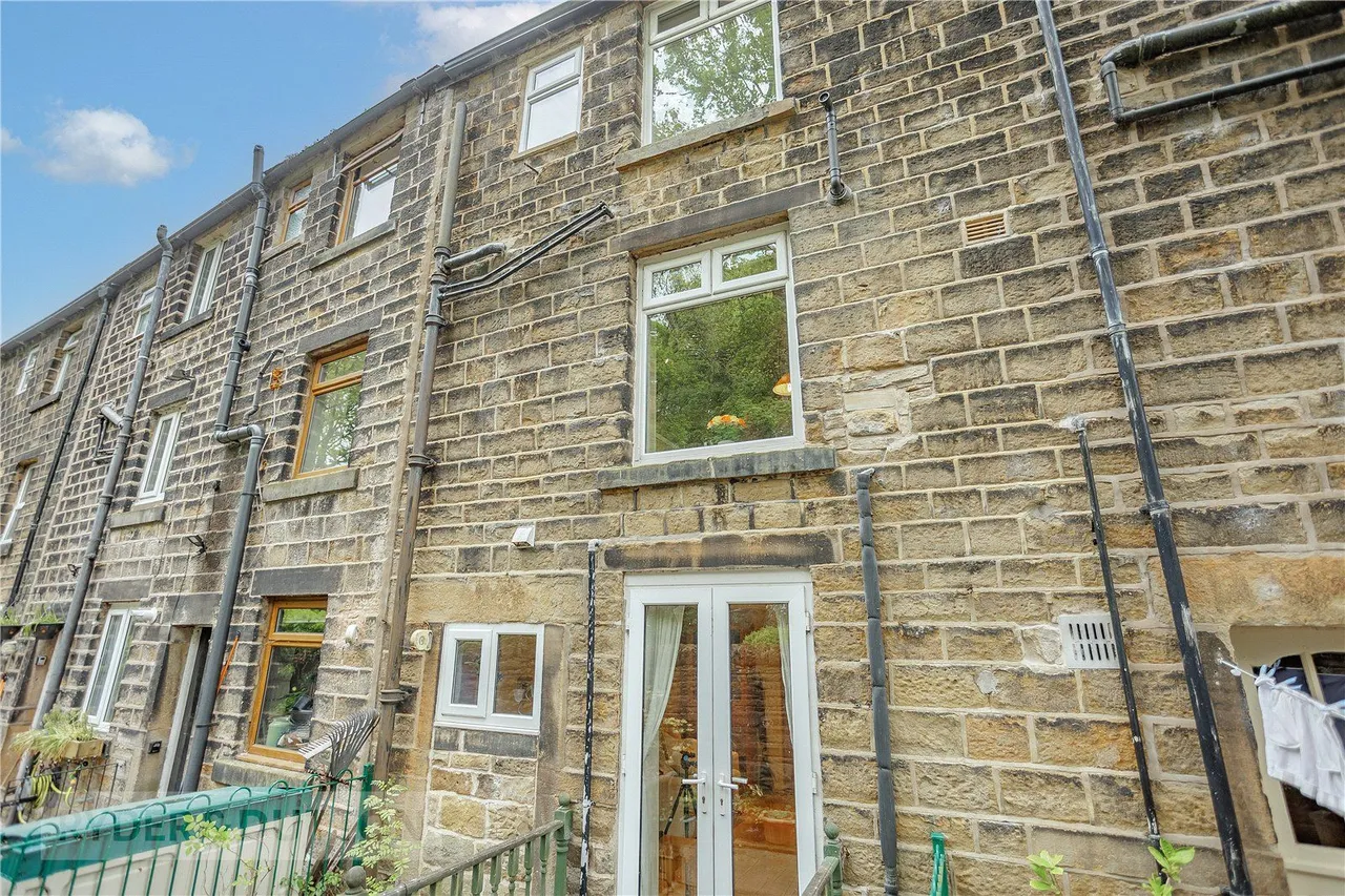 Manchester Road, Greenfield, OL3, photo 22