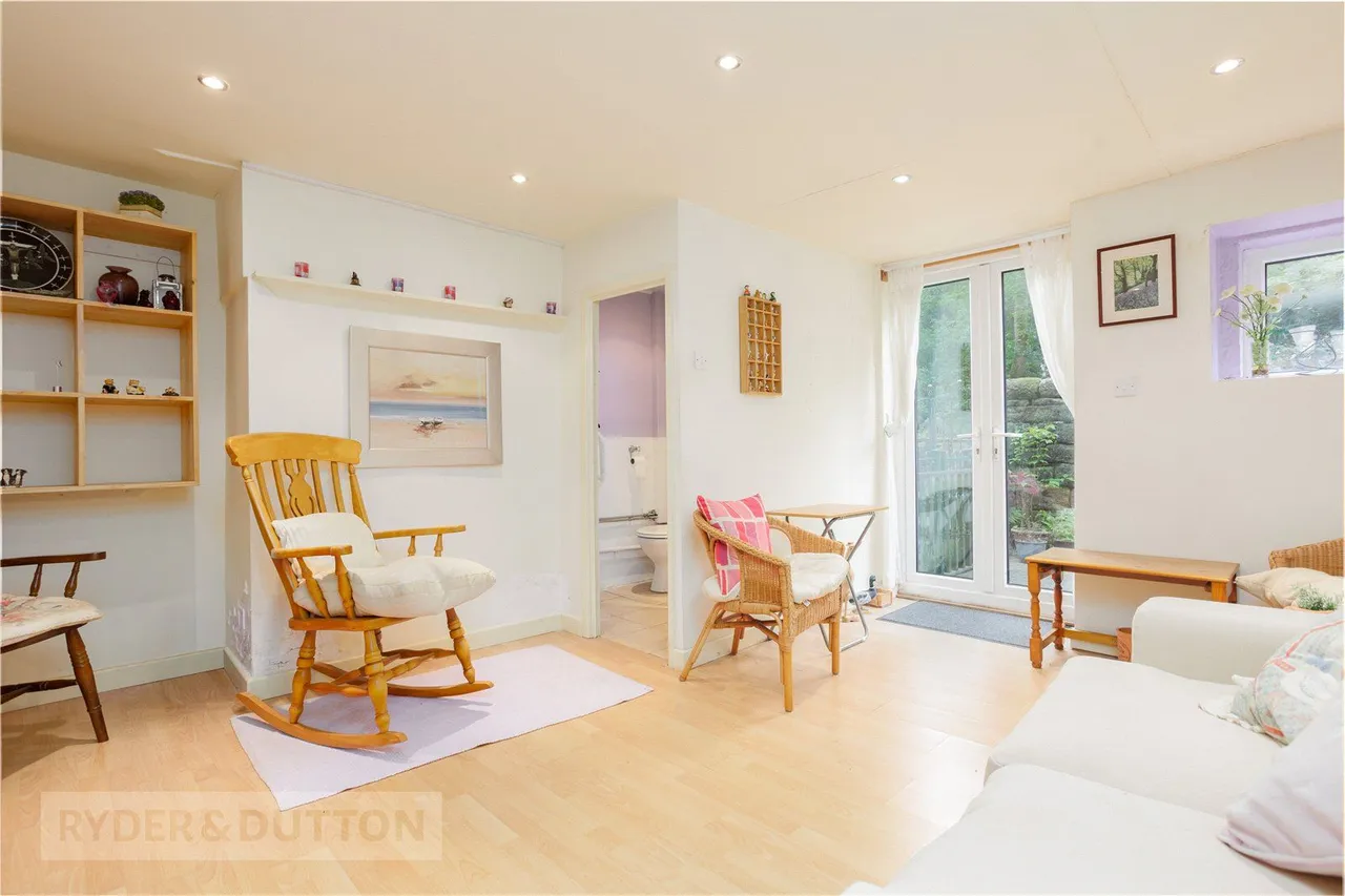 Manchester Road, Greenfield, OL3, photo 11