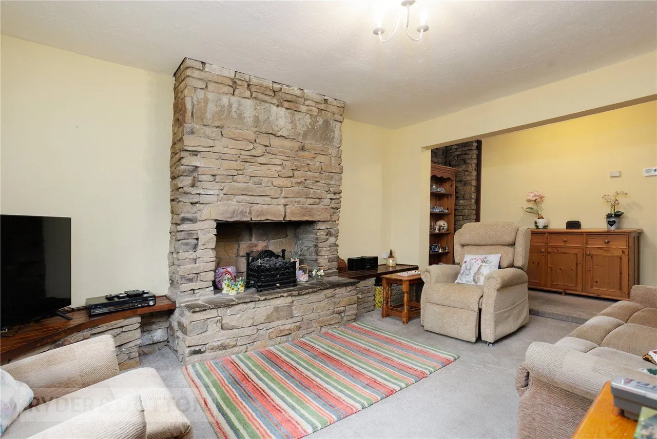 Manchester Road, Greenfield, OL3, photo 3