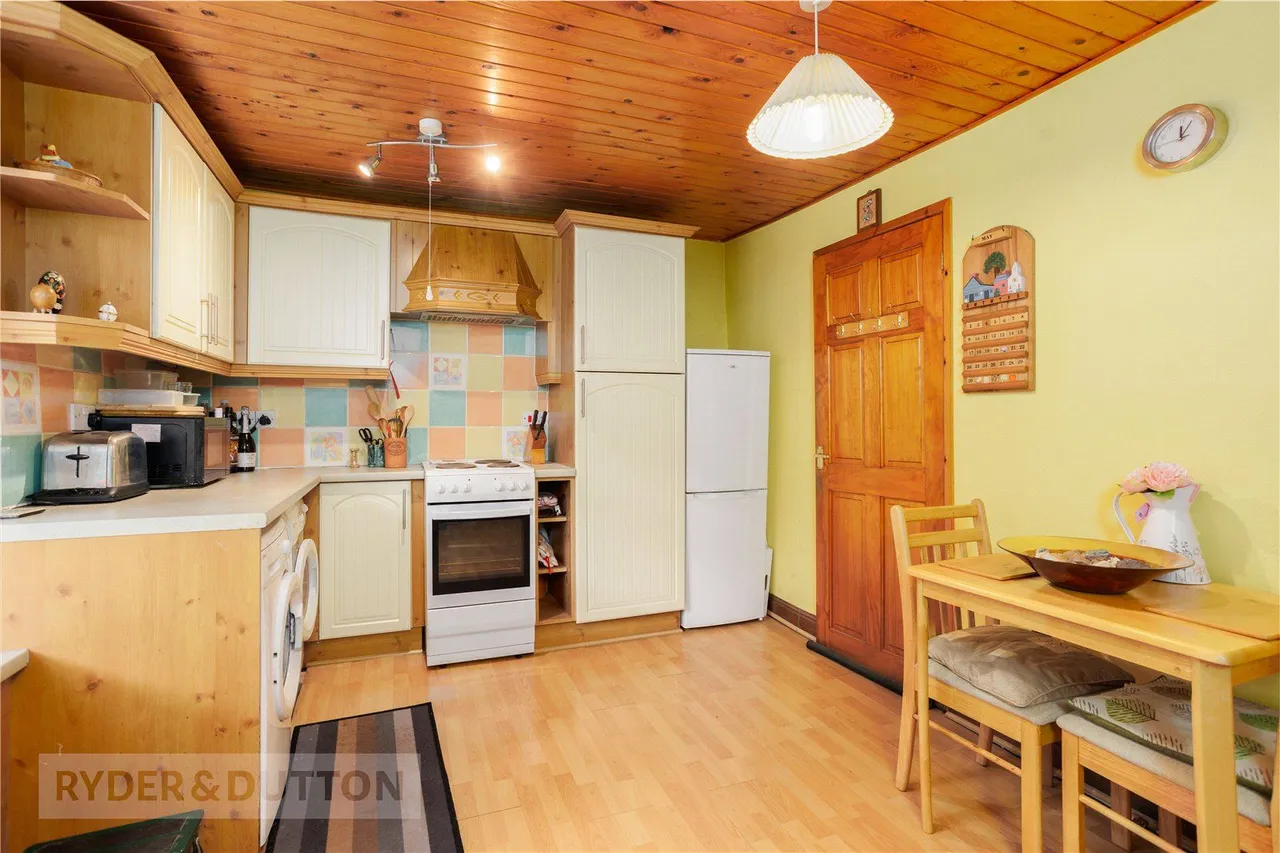 Manchester Road, Greenfield, OL3, photo 7