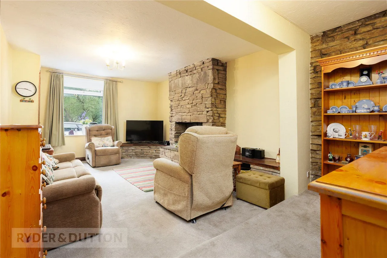 Manchester Road, Greenfield, OL3, photo 5