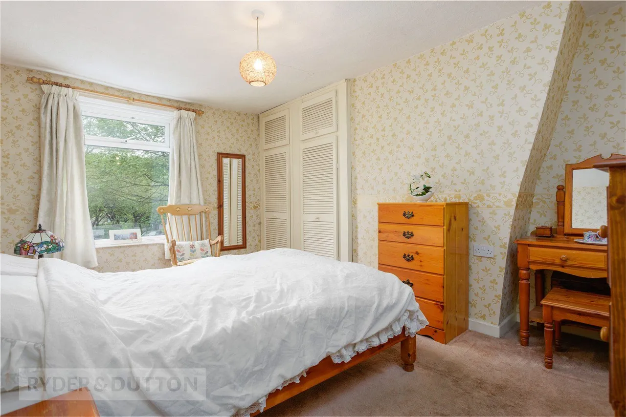 Manchester Road, Greenfield, OL3, photo 13