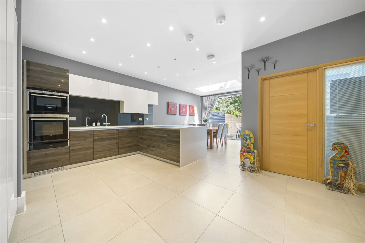 Oatlands Chase, Weybridge, Surrey, KT13, photo 4