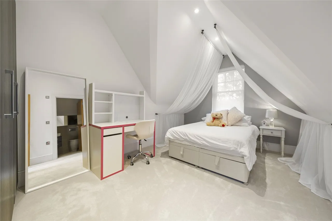 Oatlands Chase, Weybridge, Surrey, KT13, photo 10