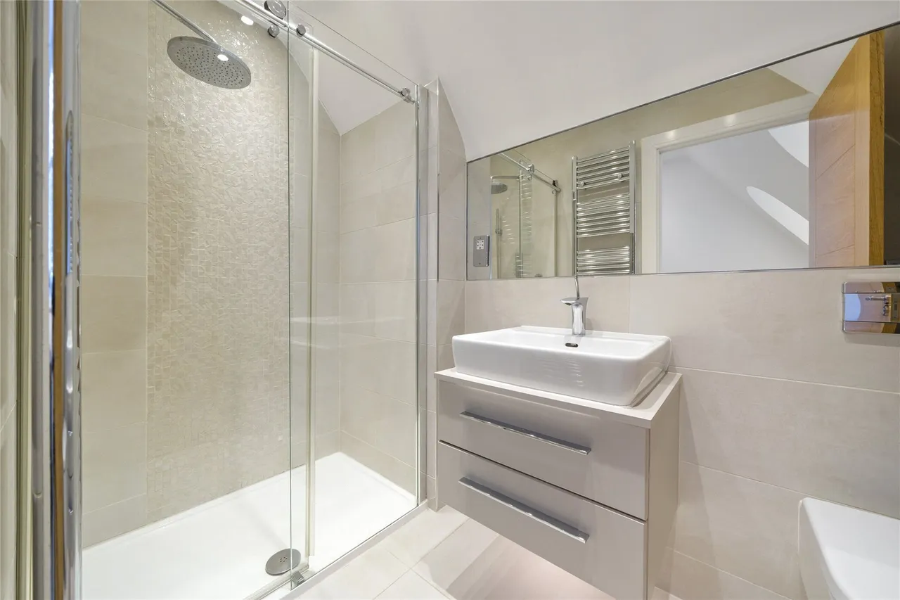 Oatlands Chase, Weybridge, Surrey, KT13, photo 11