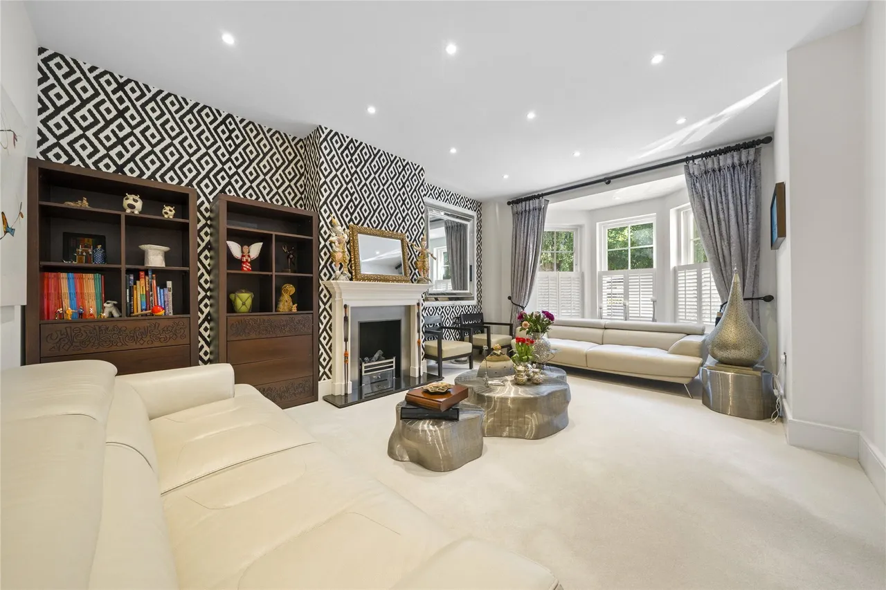 Oatlands Chase, Weybridge, Surrey, KT13, photo 2