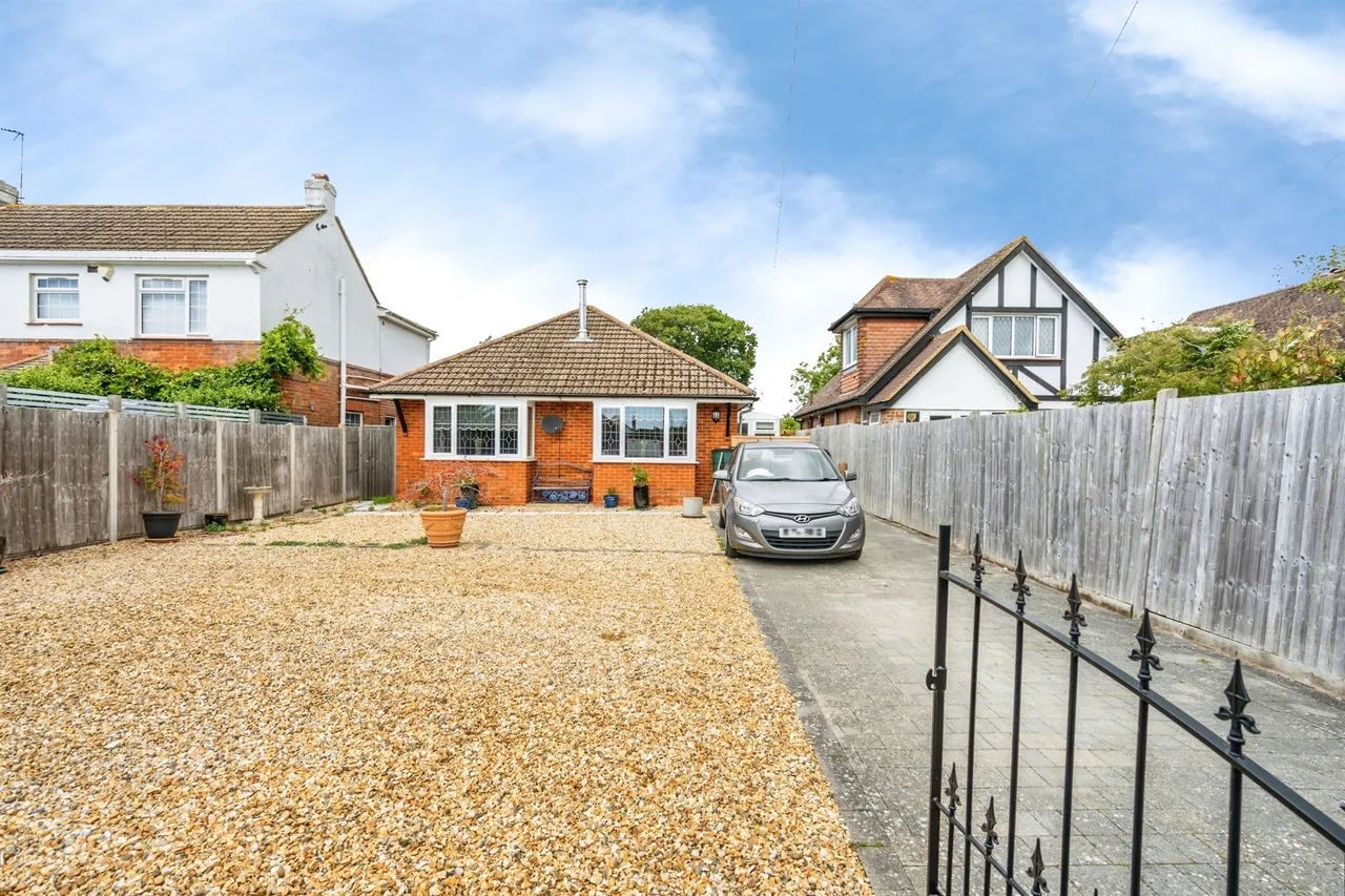 Robins Drive, Bognor Regis, photo 12