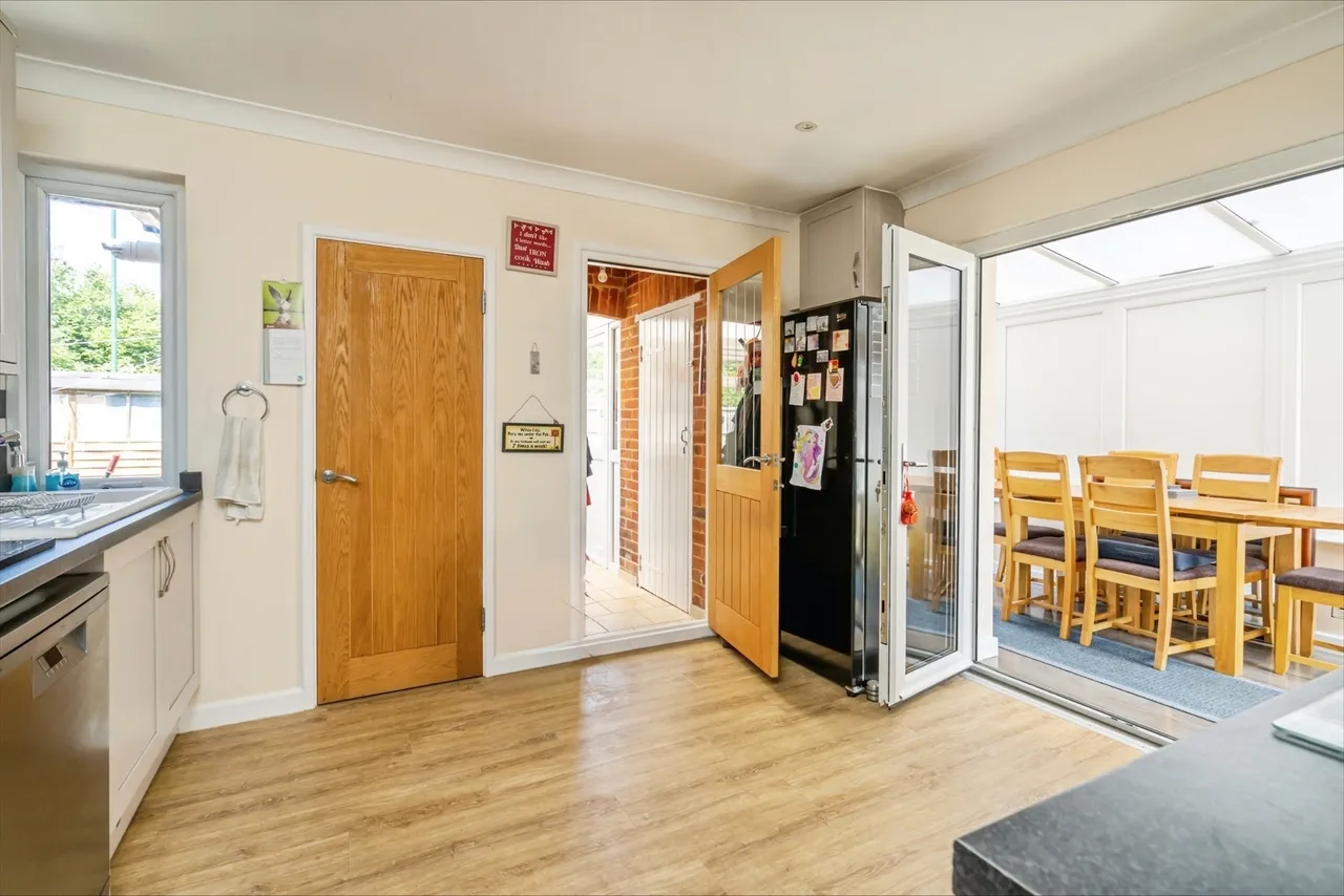 Robins Drive, Bognor Regis, photo 5