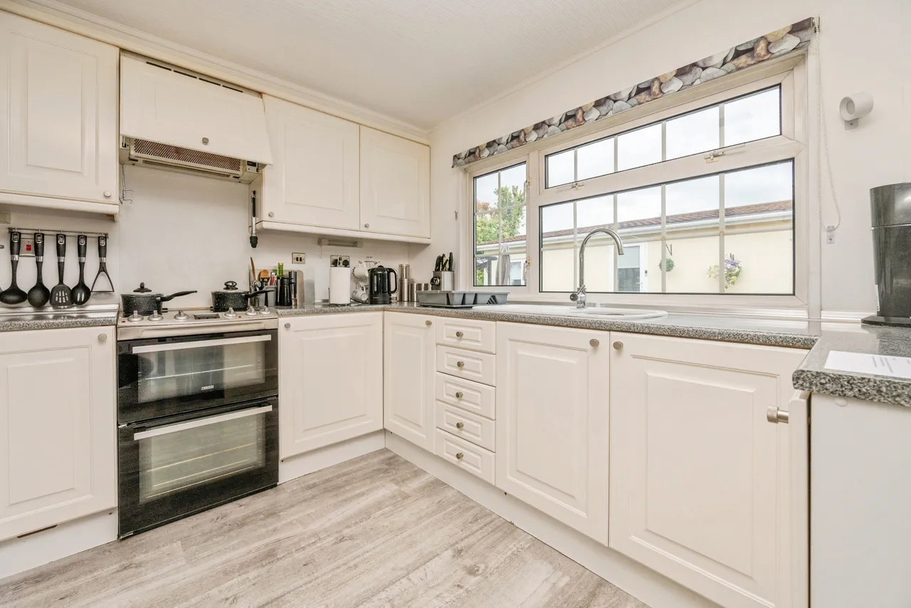 Doverdale Park Home, Droitwich, photo 7