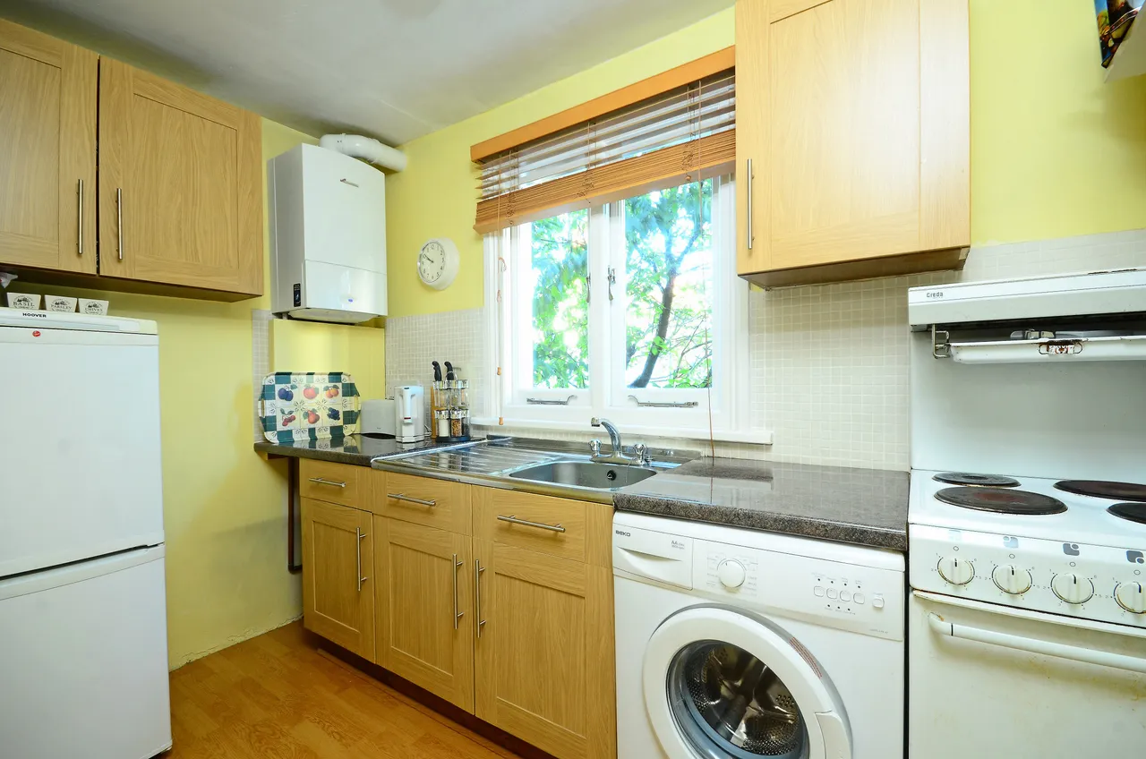 16b Tregothnan Road, London, photo 4