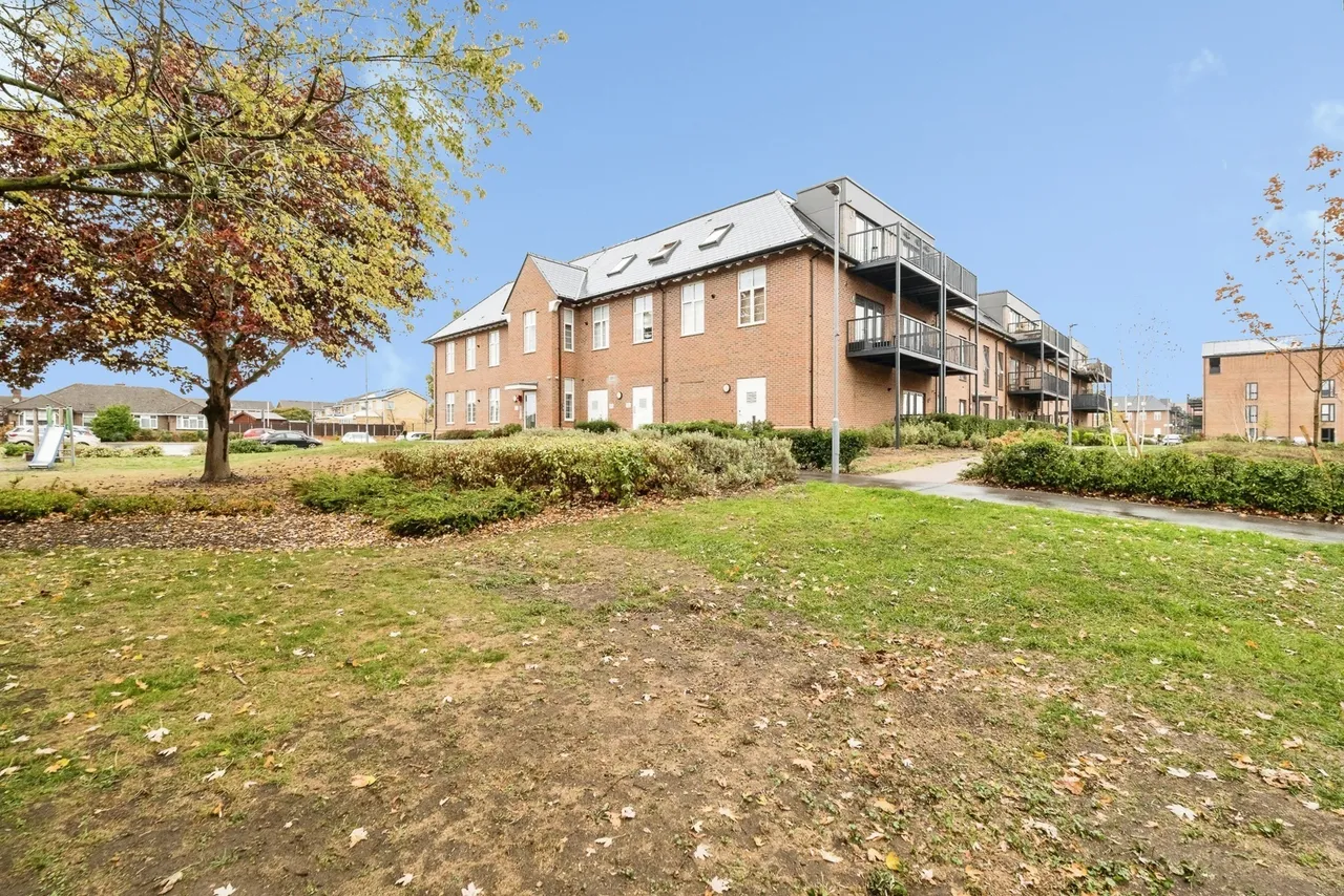 Whittle Drive, Hornchurch, RM12, photo 6