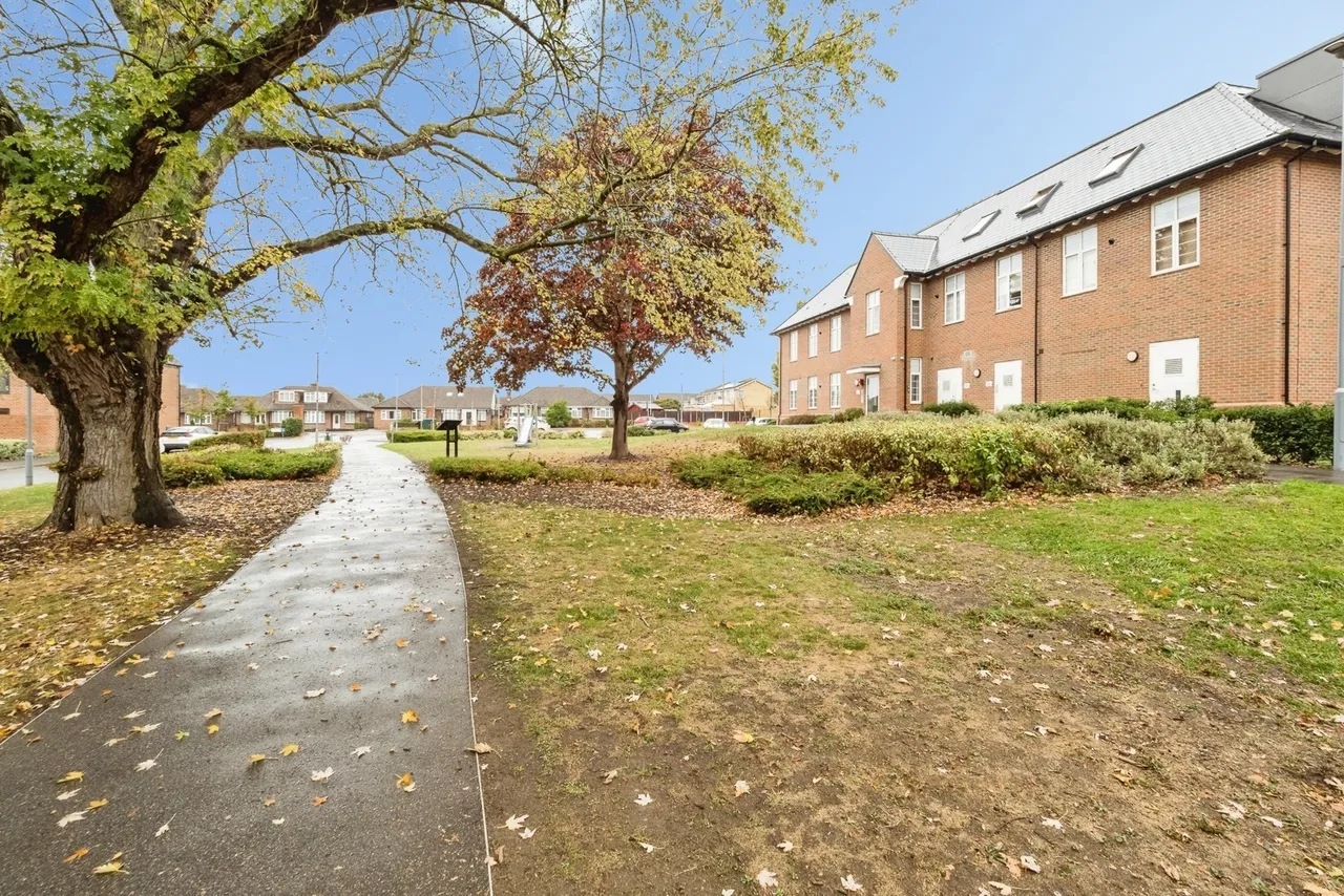 Whittle Drive, Hornchurch, RM12, photo 10
