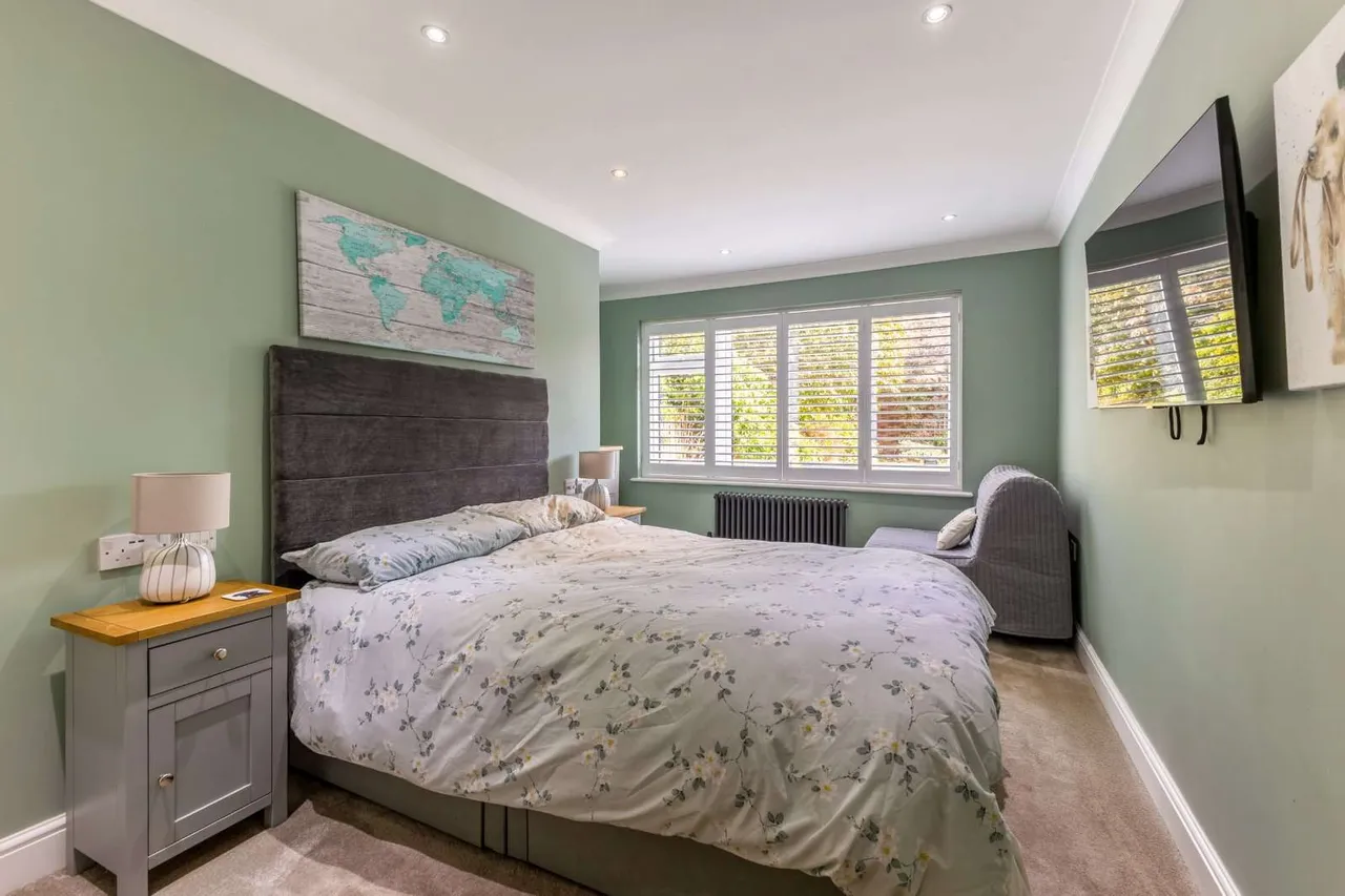 Bramble Rise, Cobham, KT11, photo 13