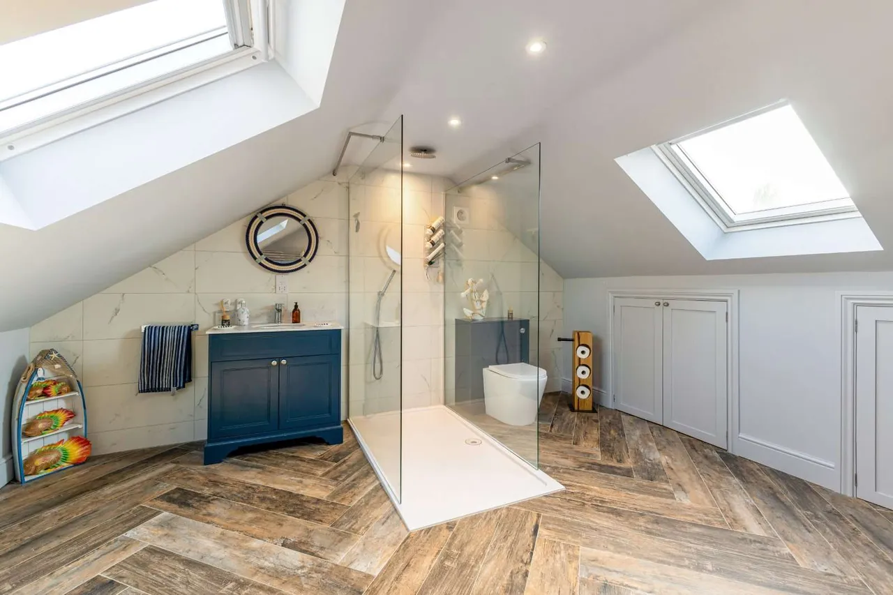 Bramble Rise, Cobham, KT11, photo 17