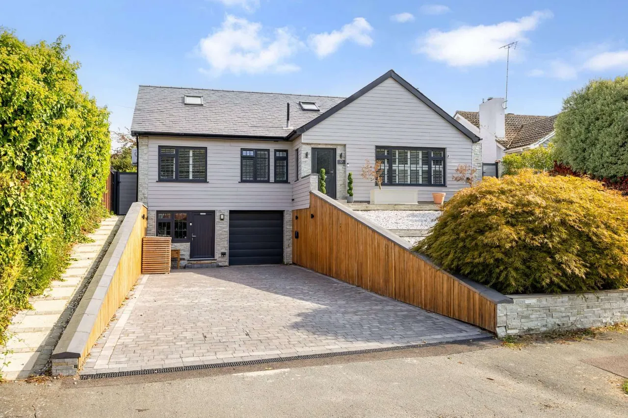 4 bed house for sale, Bramble Rise, Cobham, KT11
