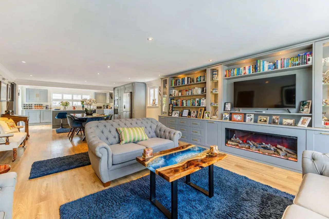 Bramble Rise, Cobham, KT11, photo 3