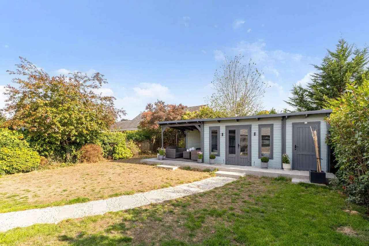 Bramble Rise, Cobham, KT11, photo 21