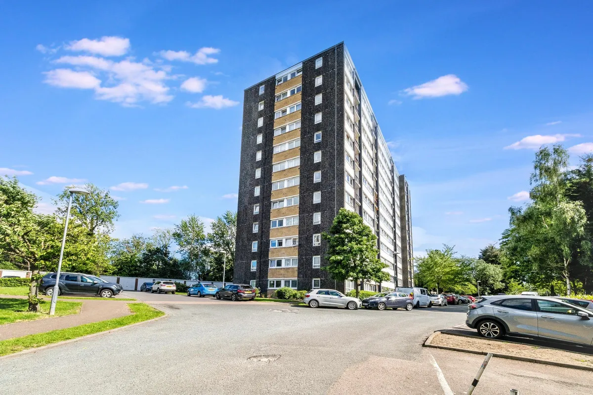 2 bed flat for sale, Slewins Close, Hornchurch, RM11