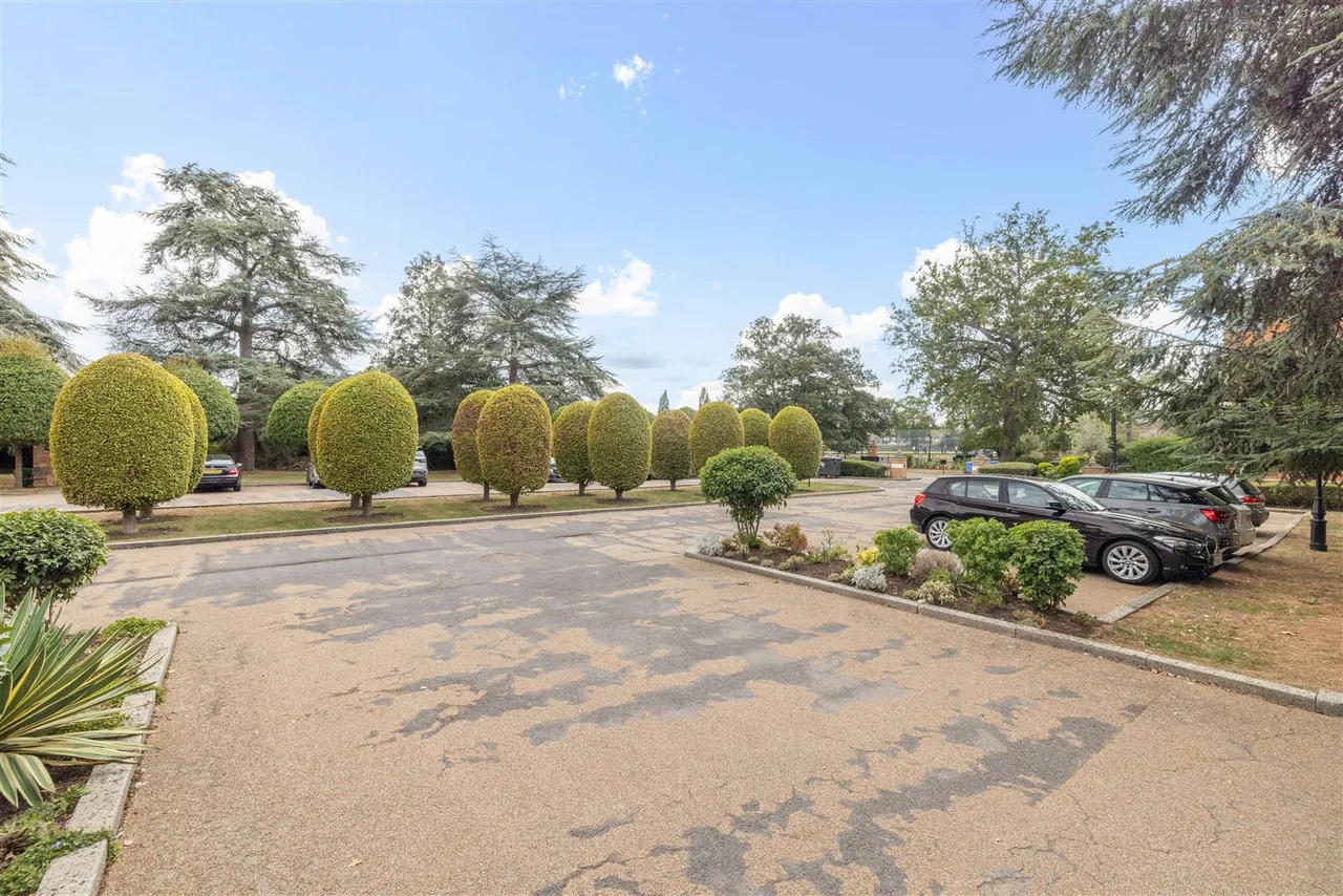 Longbourn, Windsor, SL4, photo 15