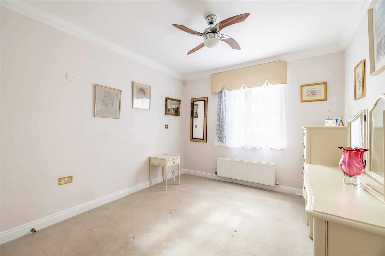 Longbourn, Windsor, SL4, photo 8