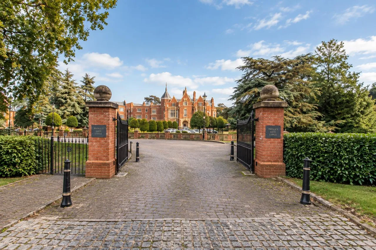 Longbourn, Windsor, SL4, photo 2