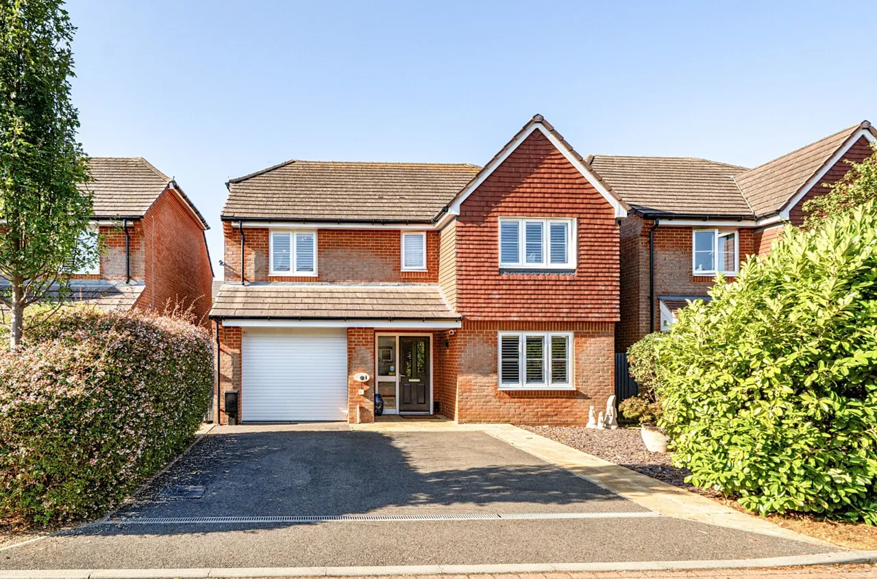 4 bed property for sale, Fellows Gardens, Yapton, BN18