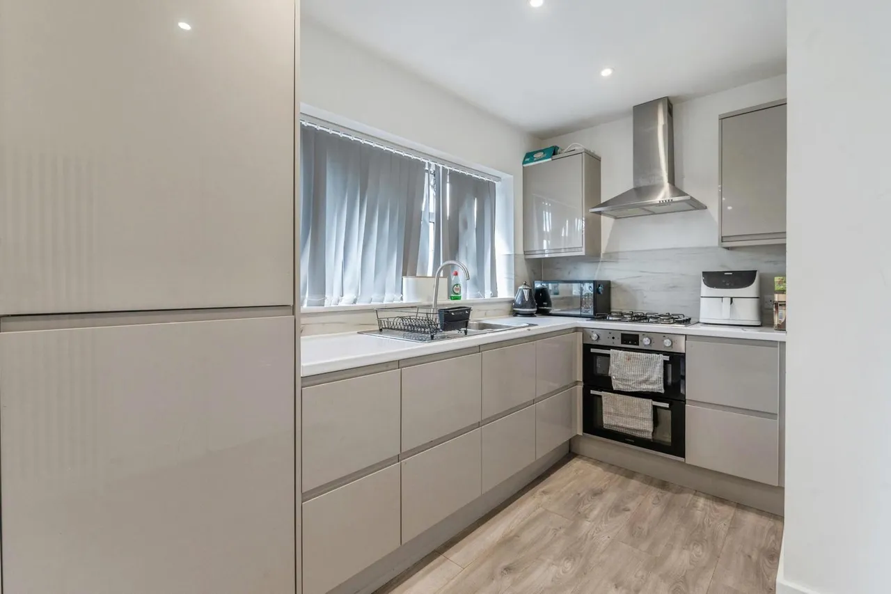 Avondale Road, BASILDON, Essex, SS16, photo 3