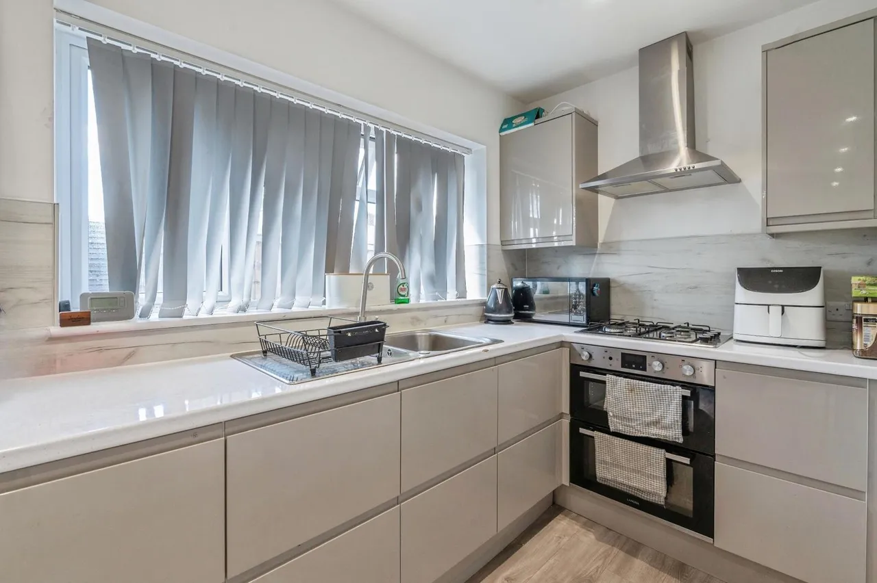 Avondale Road, BASILDON, Essex, SS16, photo 10
