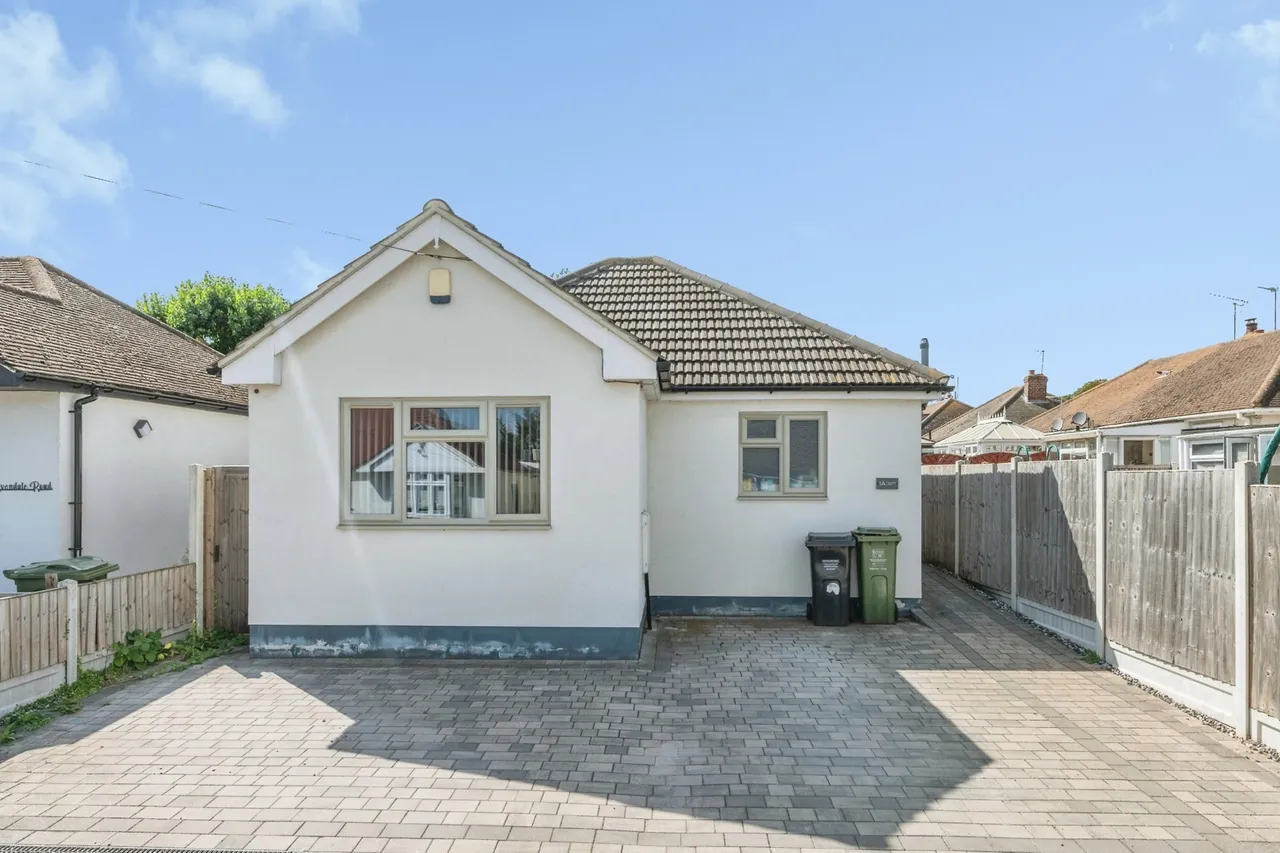 1 bed property for sale — Avondale Road, BASILDON, Essex, SS16