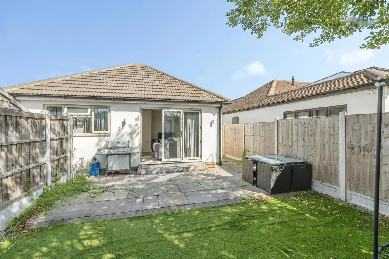 Avondale Road, BASILDON, Essex, SS16, photo 9