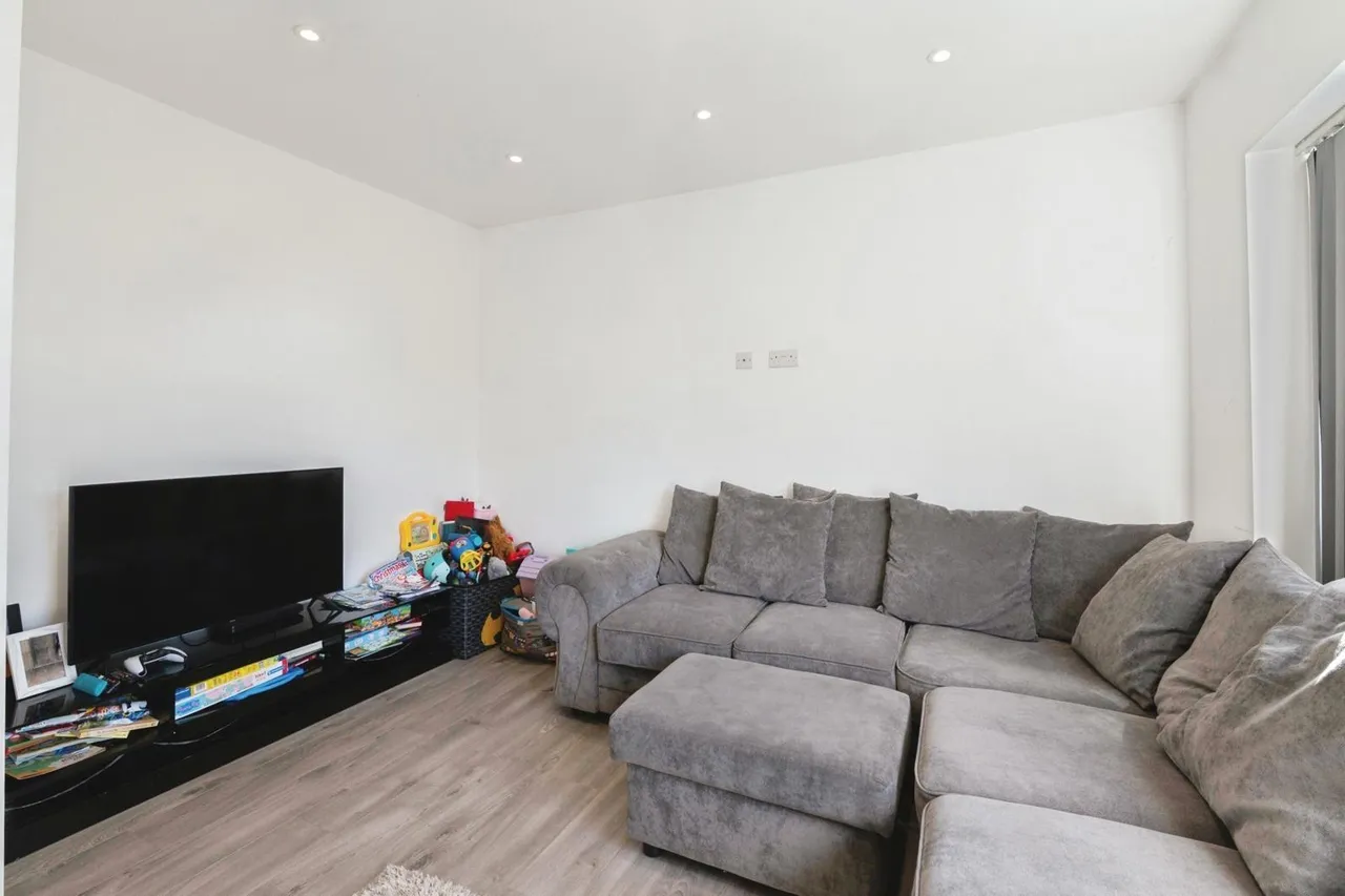 Avondale Road, BASILDON, Essex, SS16, photo 18