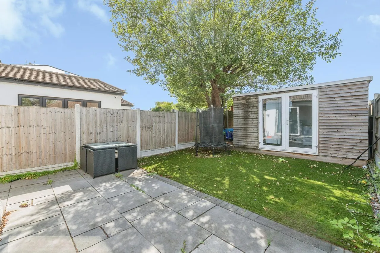 Avondale Road, BASILDON, Essex, SS16, photo 8