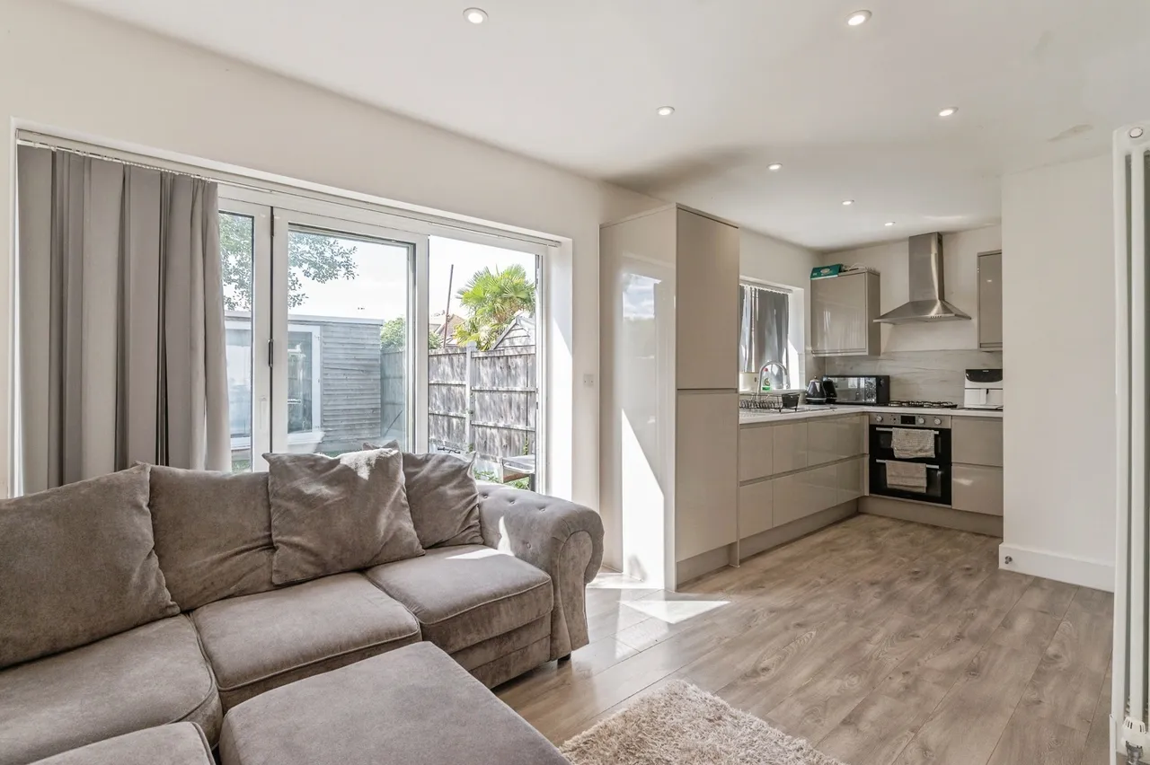 Avondale Road, BASILDON, Essex, SS16, photo 17