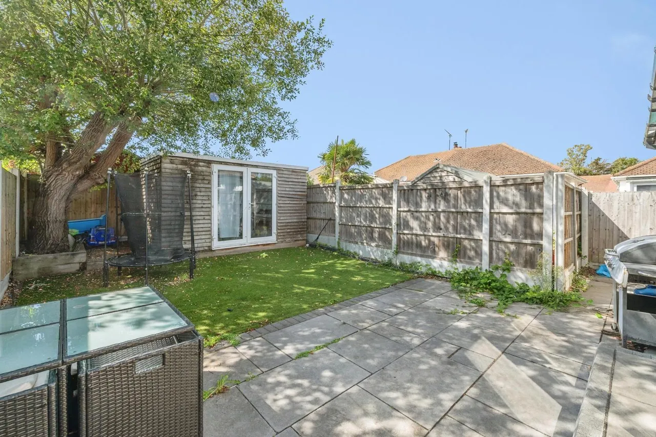Avondale Road, BASILDON, Essex, SS16, photo 14