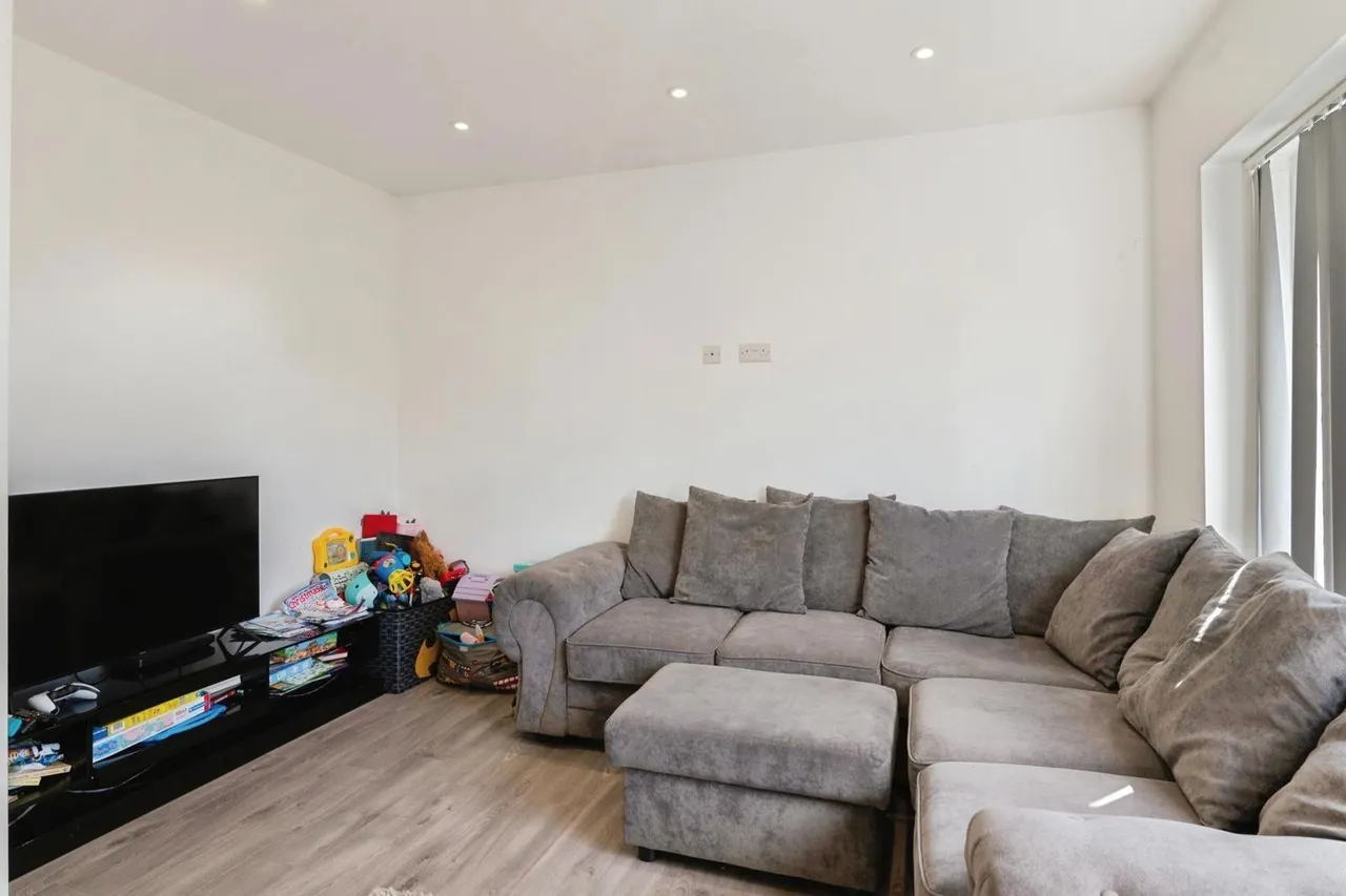 Avondale Road, BASILDON, Essex, SS16, photo 11