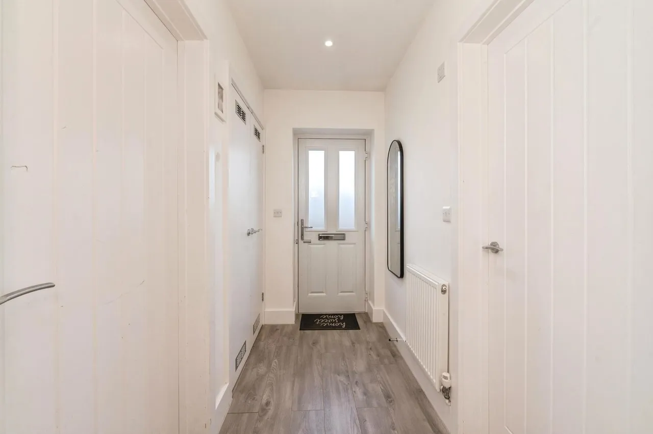 Avondale Road, BASILDON, Essex, SS16, photo 12