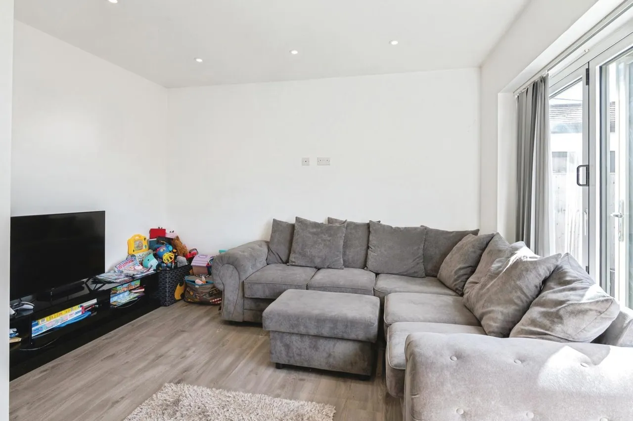 Avondale Road, BASILDON, Essex, SS16, photo 4
