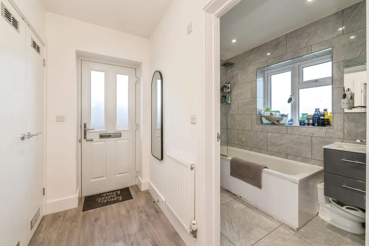 Avondale Road, BASILDON, Essex, SS16, photo 19