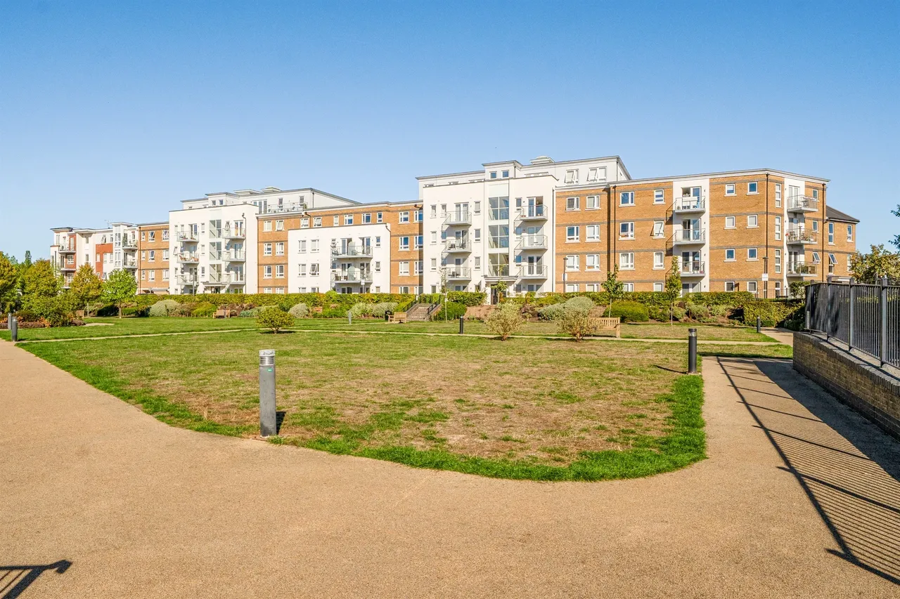 2 bed flat for sale, Grebe Way, Maidenhead, SL6