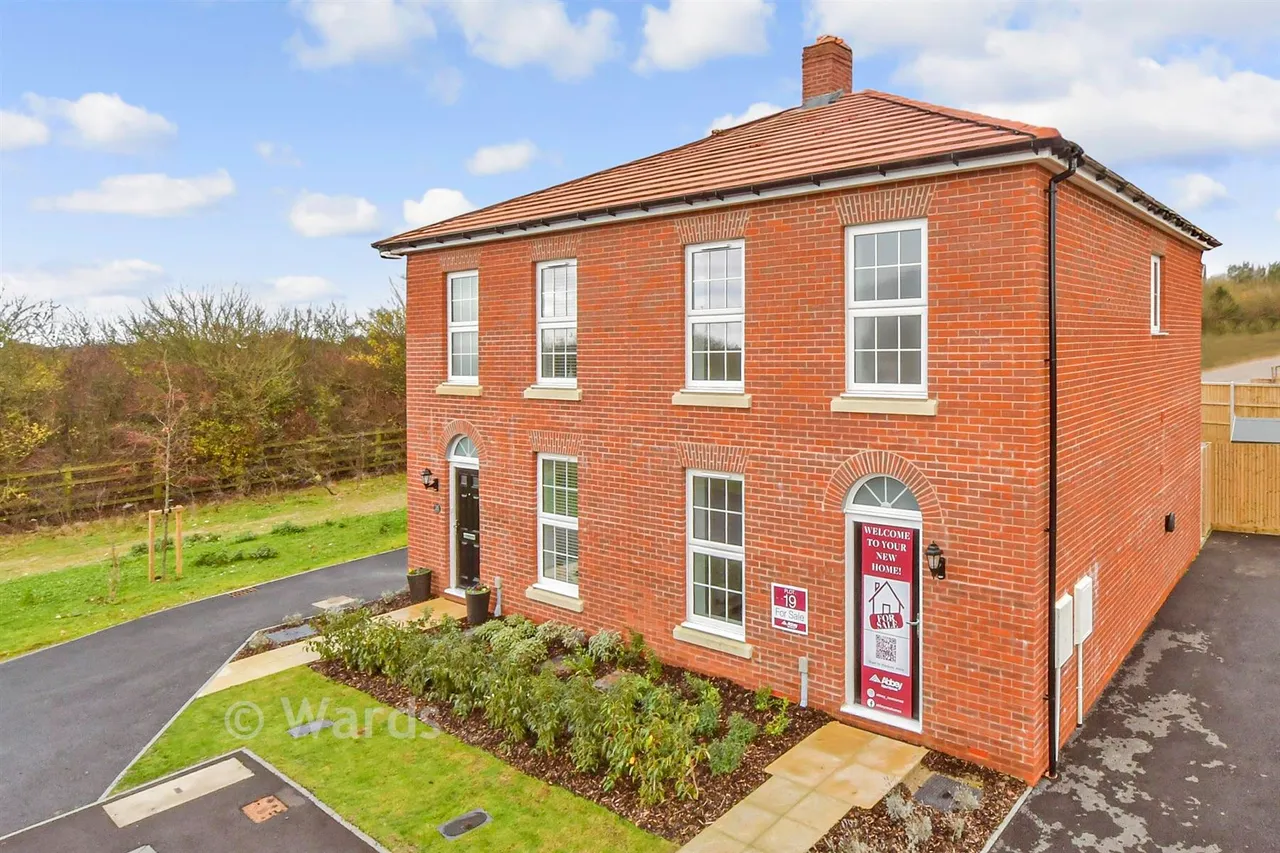 3 bed house for sale, Richmond Park, Whitfield, CT16