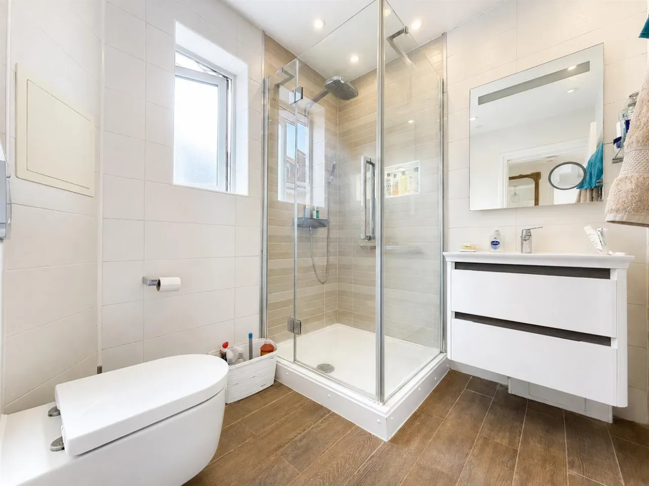 Semi-Detached To LetNew Heston Road, Hounslow, TW5, photo 5