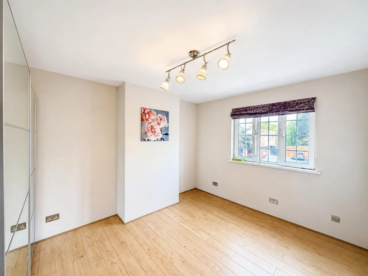 Semi-Detached To LetNew Heston Road, Hounslow, TW5, photo 3