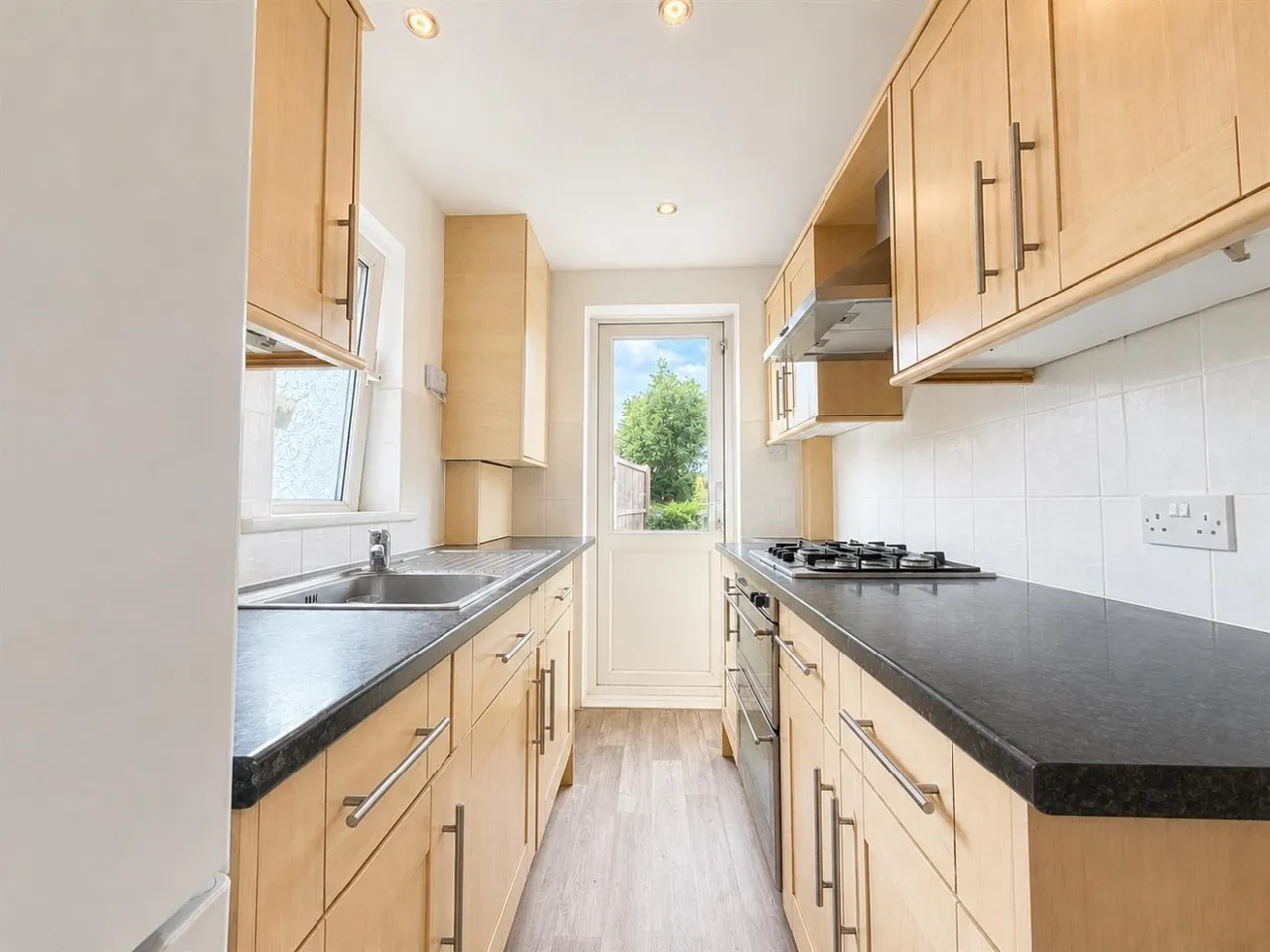 Semi-Detached To LetNew Heston Road, Hounslow, TW5, photo 2