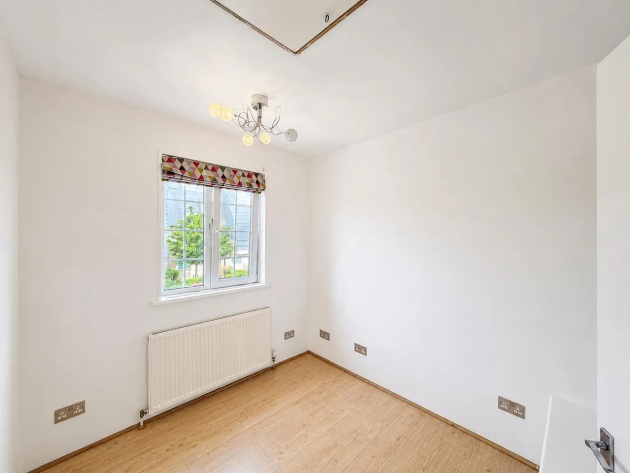 Semi-Detached To LetNew Heston Road, Hounslow, TW5, photo 9