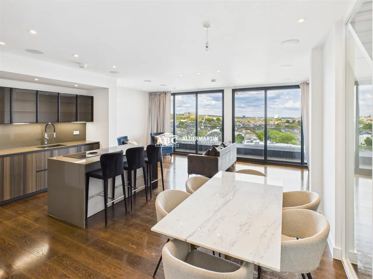 3 bed house to rent — Finchley Road, London
