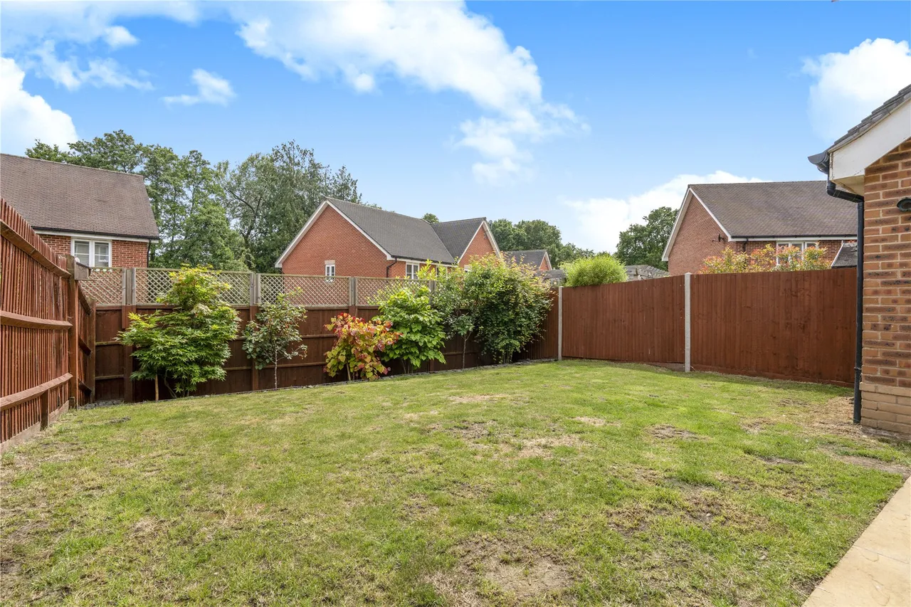 Boxwood Grove, West End, GU24, photo 18