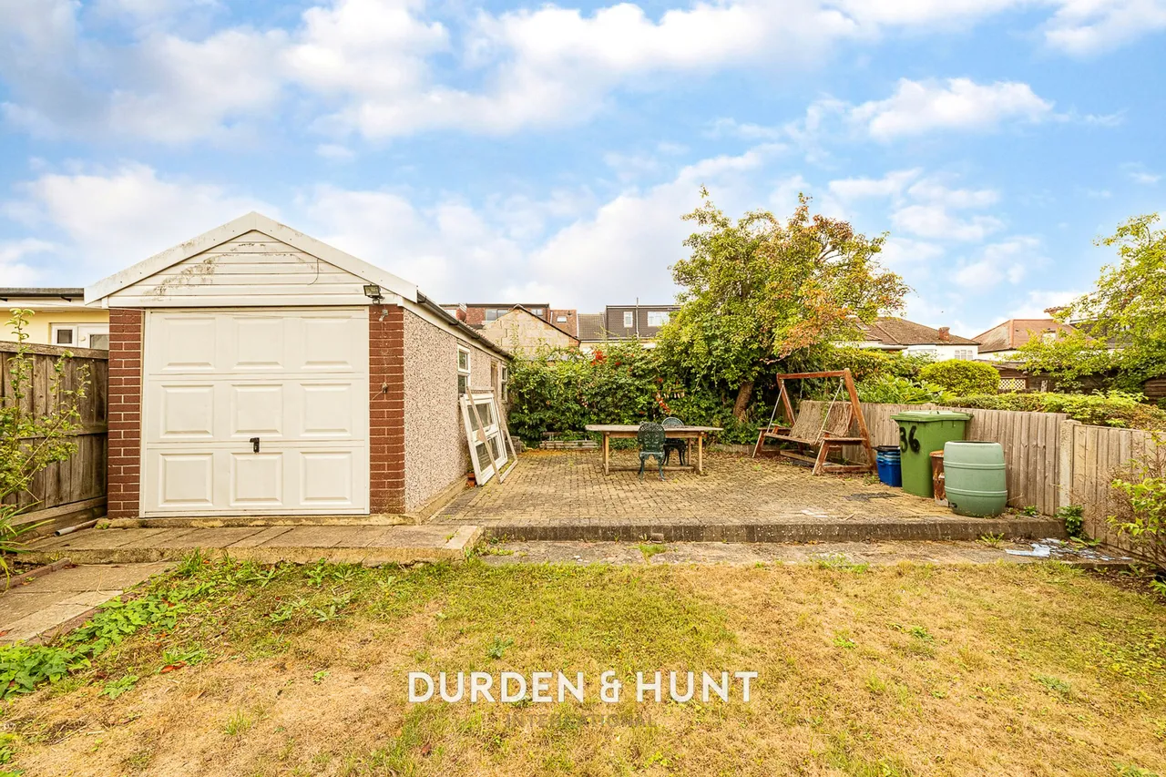 Ewellhurst Road, Clayhall, IG5, photo 24