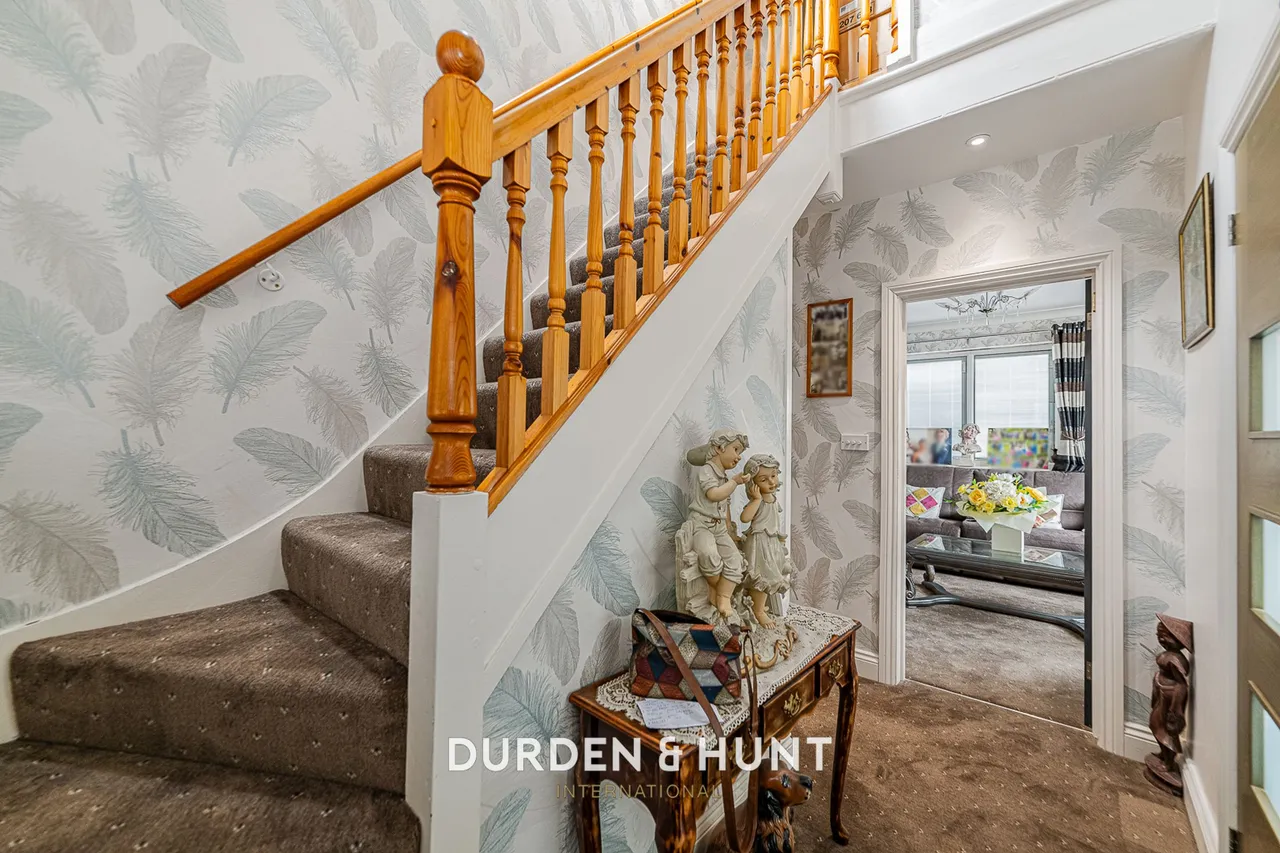 Ewellhurst Road, Clayhall, IG5, photo 17