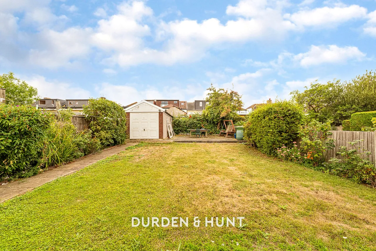 Ewellhurst Road, Clayhall, IG5, photo 23